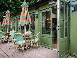 Riverside Courtyard restaurant, The Ragged Robin
