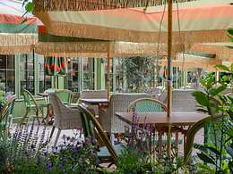 Riverside Courtyard restaurant, The Ragged Robin