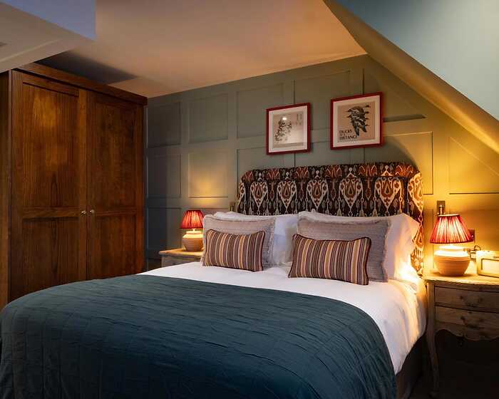 Comfy room, The BIG George and Dragon Marlow