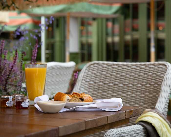 Riverside Courtyard restaurant, The Ragged Robin
