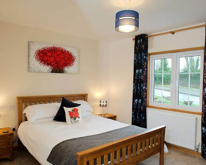 Rose / Rhosyn room, 18-61
