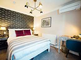 Superior room, Banyers House