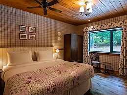 Black Sheep Cabins - Heather and Thistle room Heather and Thistle room, Black Sheep Cabins