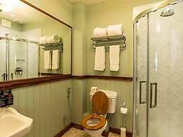 Black Sheep Cabins - Heather and Thistle room Heather and Thistle room, Black Sheep Cabins