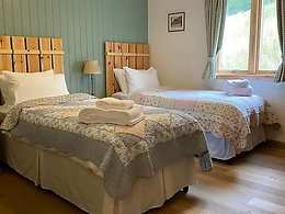 Black Sheep Cabins - Pine Tree Cabin room Pine Tree Cabin room, Black Sheep Cabins