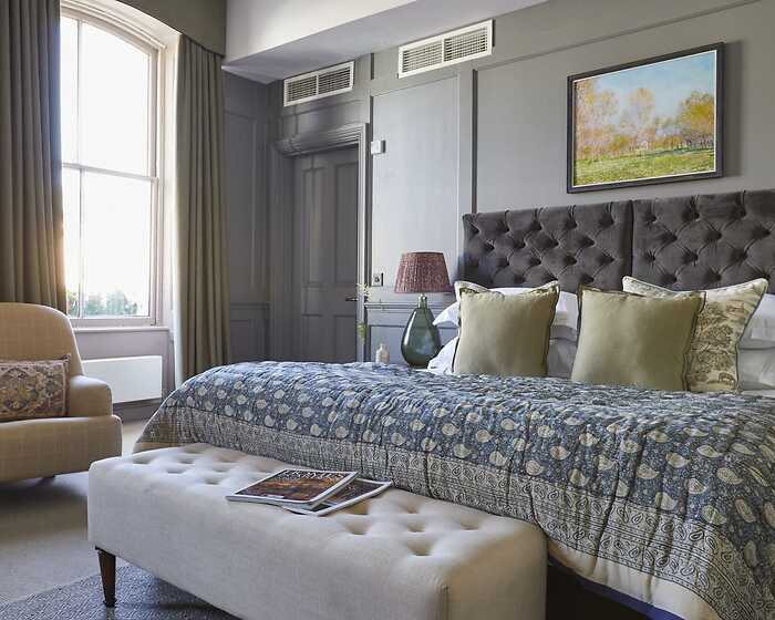 Superior room, Kings Head Hotel (Cirencester)