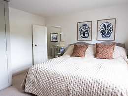 Cowdray Cottages - Ambersham room Ambersham room, Cowdray Cottages