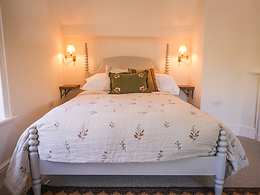 Cowdray Cottages - Challens Yarde room Challens Yarde room, Cowdray Cottages