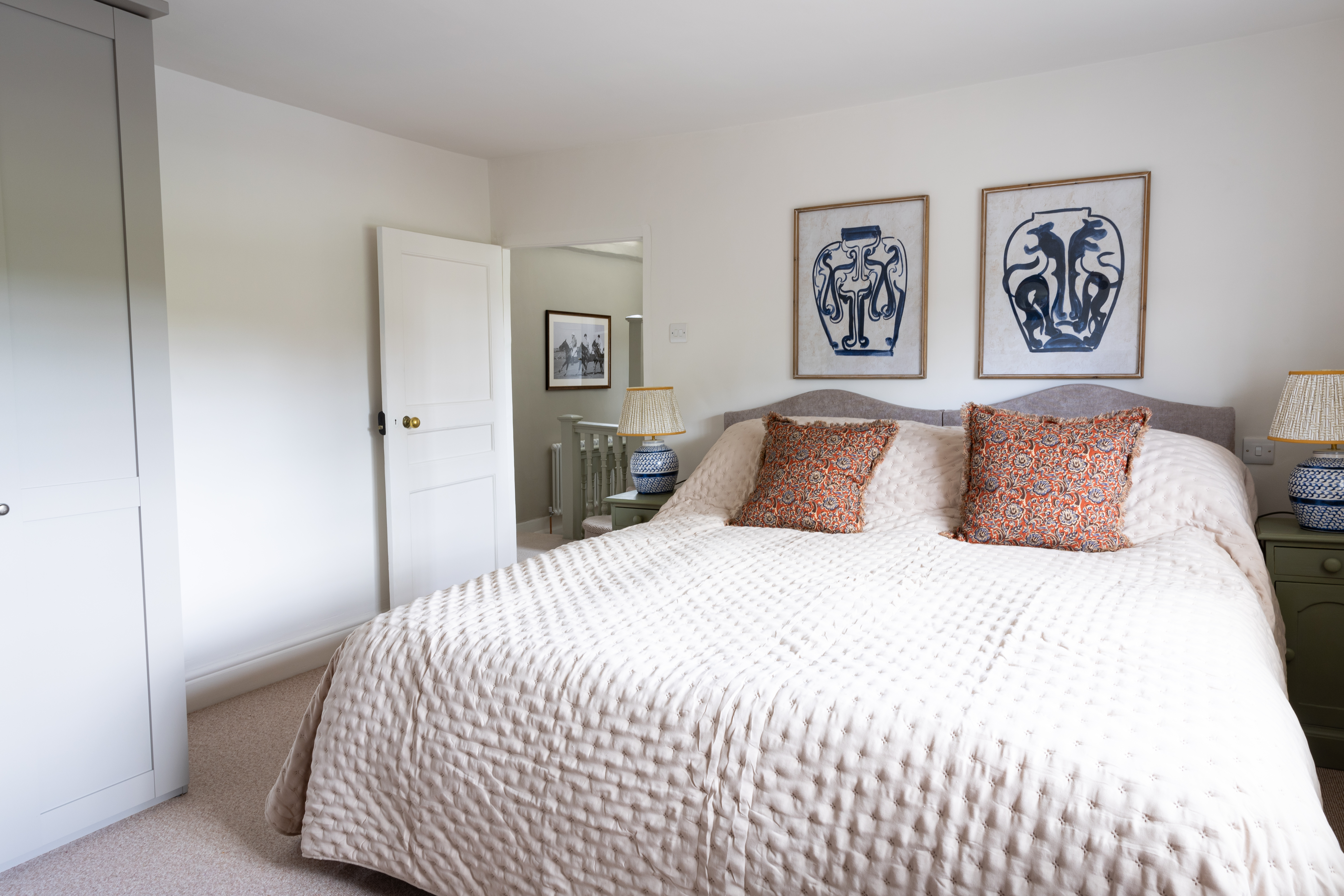 Cowdray Cottages - Ambersham room