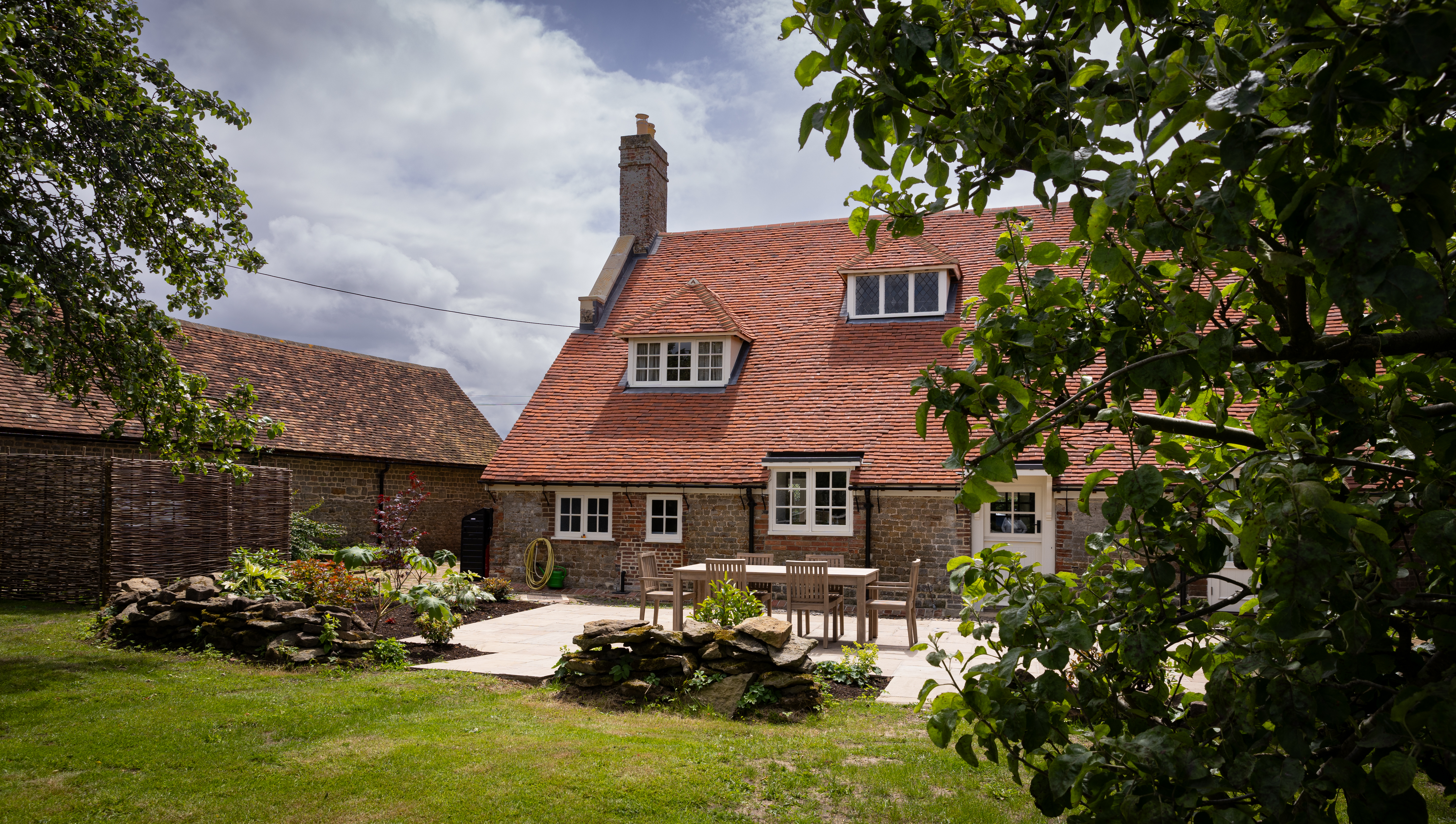 Cowdray Cottages - Ambersham room