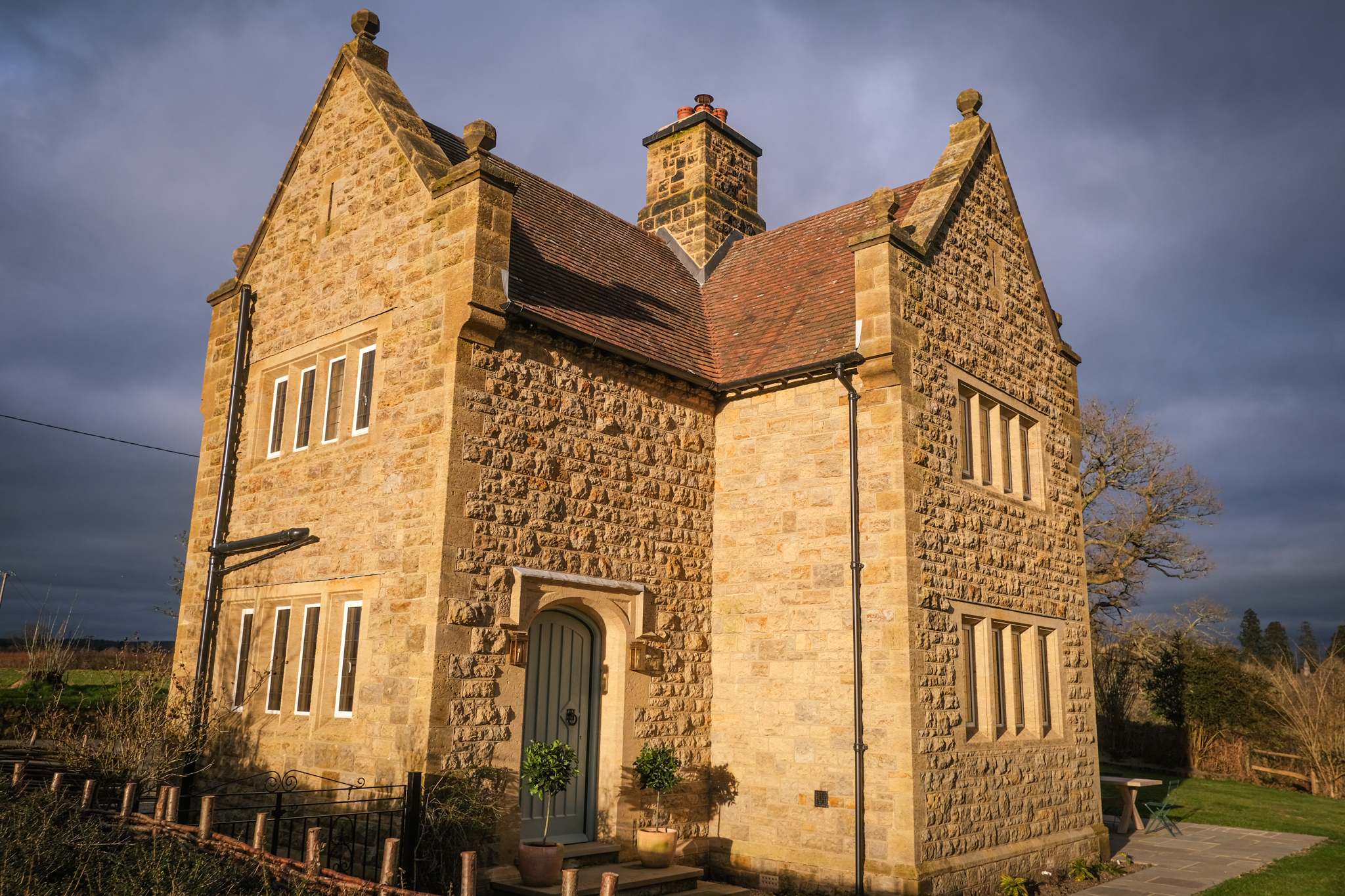 Costers Lodge room, Cowdray Cottages