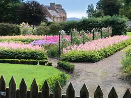 Cringletie House