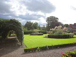 Cringletie House