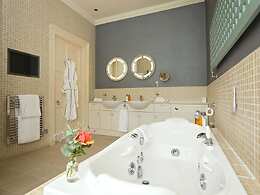 Suite room, Cringletie House