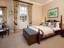 Junior room, Cringletie House