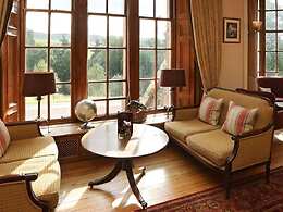 Cringletie House