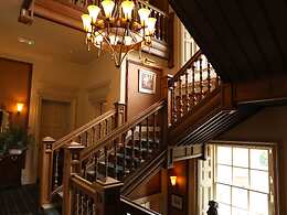 Cringletie House