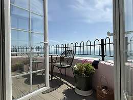 Great Room with Balcony room, Drakes Hotel