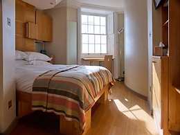 Good room, Drakes Hotel