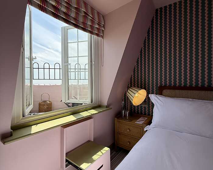 Great Room with Balcony room, Drakes Hotel