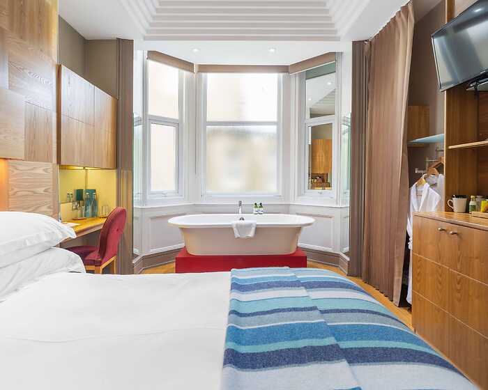 Good room, Drakes Hotel
