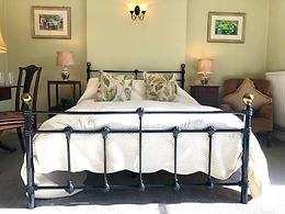 Farthings Hotel
