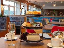 Latitude 53 Bar & Grill restaurant, Gomersal Park Hotel & Dream Spa