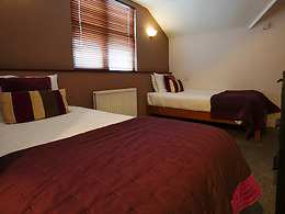 Family room, Gomersal Park Hotel & Dream Spa