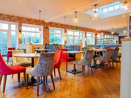 Latitude 53 Bar & Grill restaurant, Gomersal Park Hotel & Dream Spa