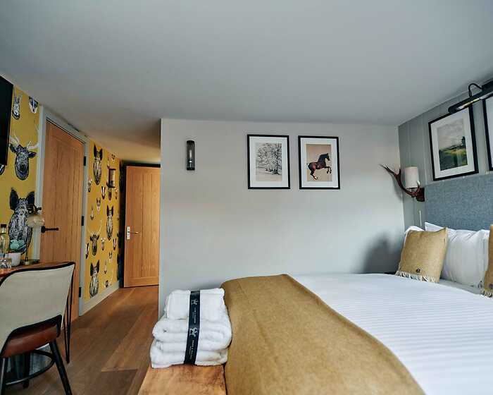 Deluxe room, Hare and Hounds - Newbury