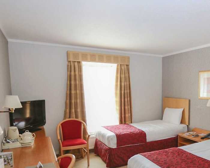 Classic Twin room, Hickstead Hotel