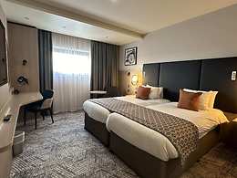 Standard Twin room, Crowne Plaza Hotel Reading