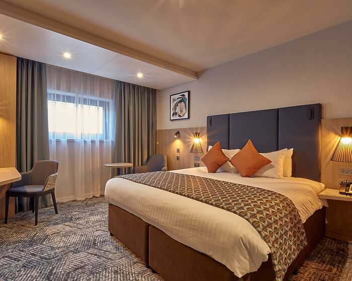 King room, Crowne Plaza Hotel Reading East