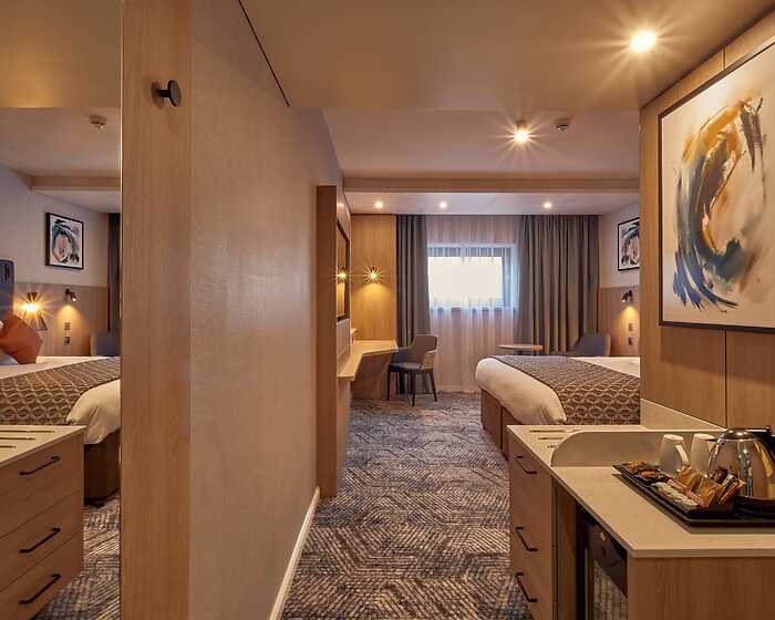 Emperor Junior room, Crowne Plaza Hotel Reading East