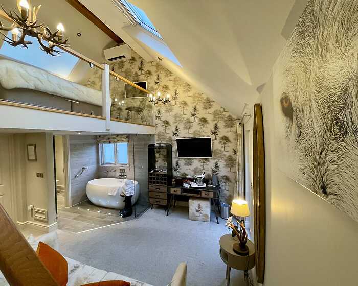 Suite room, Mill End