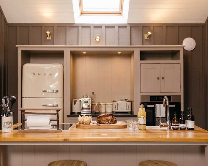 One Bedroom Barn with kitchen room, Retreat East