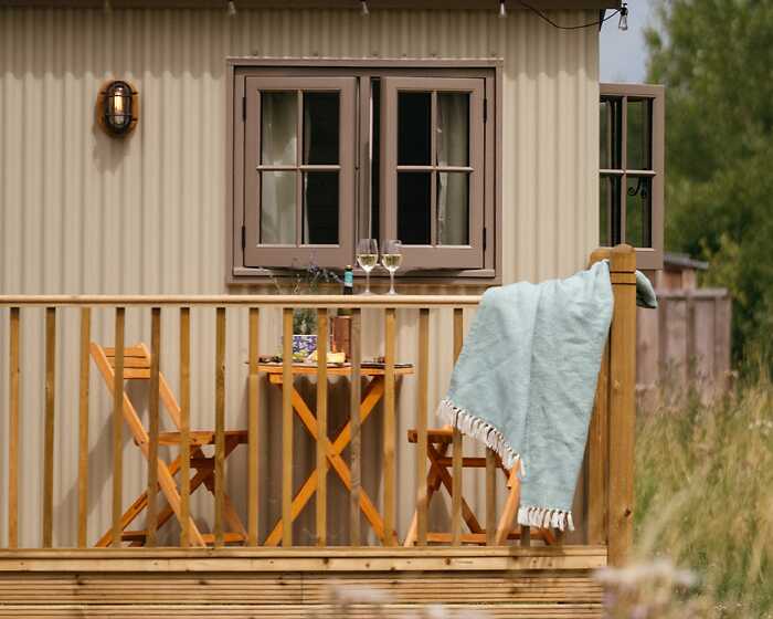 Shepherd's Huts room, Retreat East