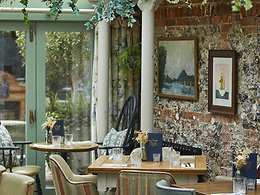 Dining at The Bull restaurant, The Bull on Bell Street
