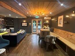 The Salt and Stone Restaurant restaurant, The Duxford Lodge