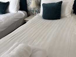 Twin room, The Feathers Hotel Aberaeron