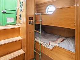 Four Sisters - 4 adults and 2 children room, The Four Sisters Boatels