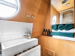 Four Sisters - 4 adults and 2 children room, The Four Sisters Boatels