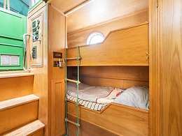 Four Sisters - 4 adults and 2 children room, The Four Sisters Boatels