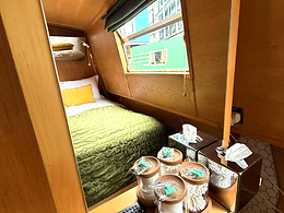 Four Sisters - 4 adults and 2 children room, The Four Sisters Boatels