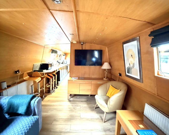 Four Sisters - 4 adults and 2 children room, The Four Sisters Boatels