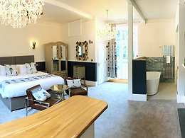 The Fox and Hounds Country Hotel