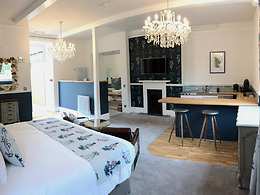 Heywood room, The Fox and Hounds Country Hotel