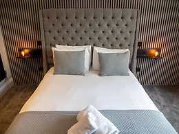 Executive room, The Gables