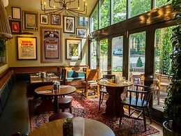 The Globe, Warwick