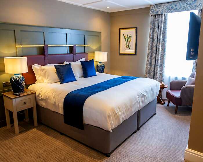 Superior room, The Globe, Warwick